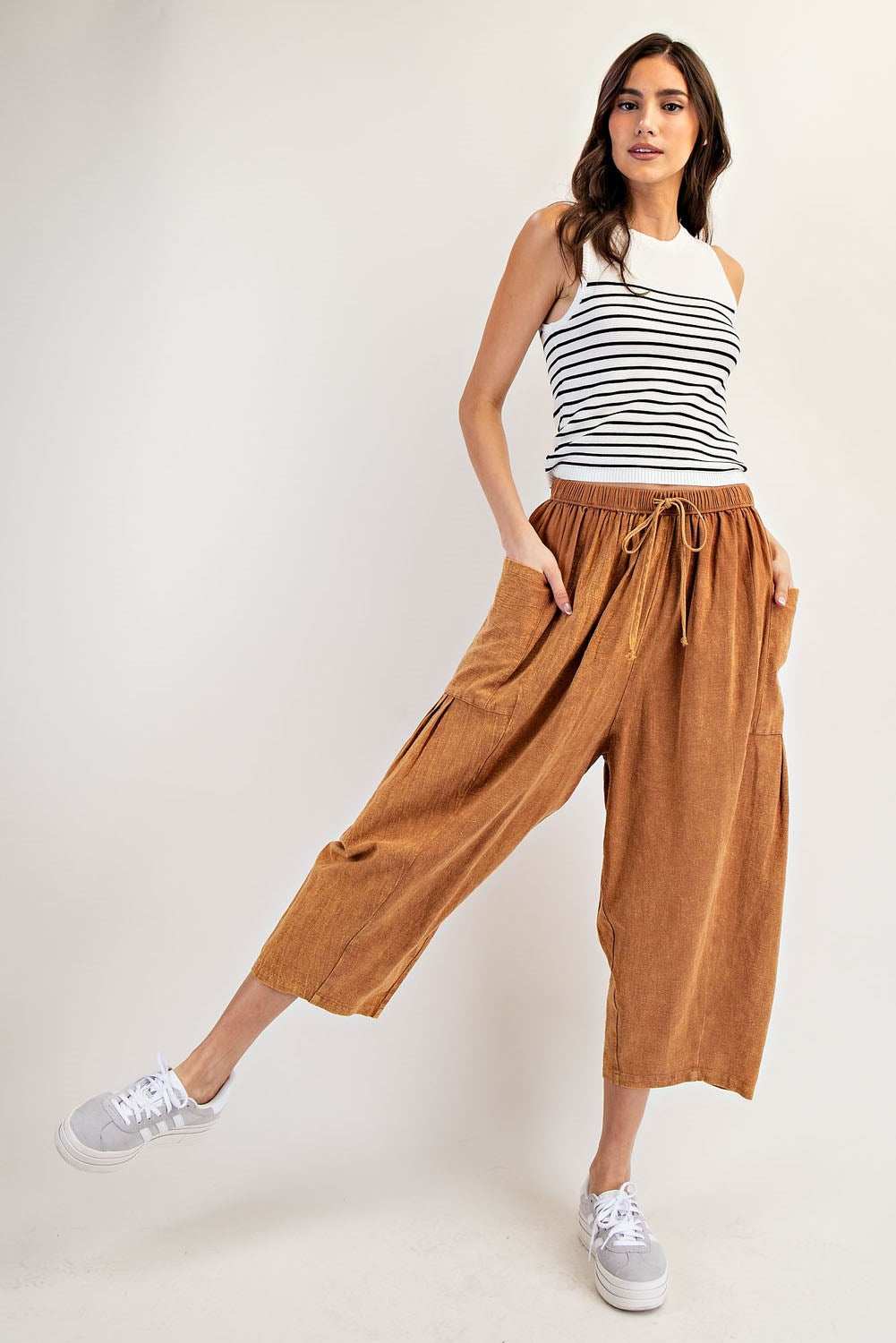 Side Pocket Cropped Pants