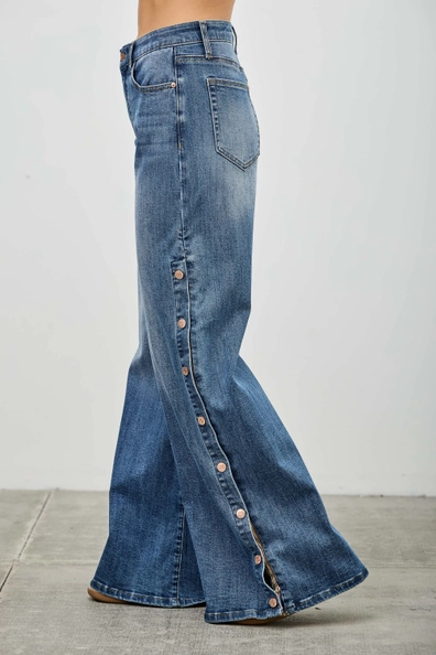 High Rise Wide Leg w/ Rivets Jeans