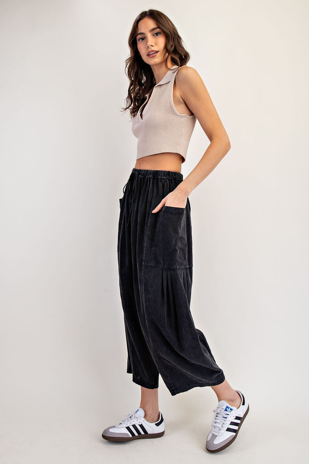 Side Pocket Cropped Pants
