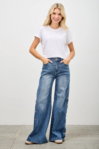 High Rise Wide Leg w/ Rivets Jeans