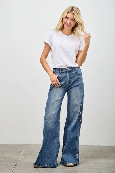 High Rise Wide Leg w/ Rivets Jeans