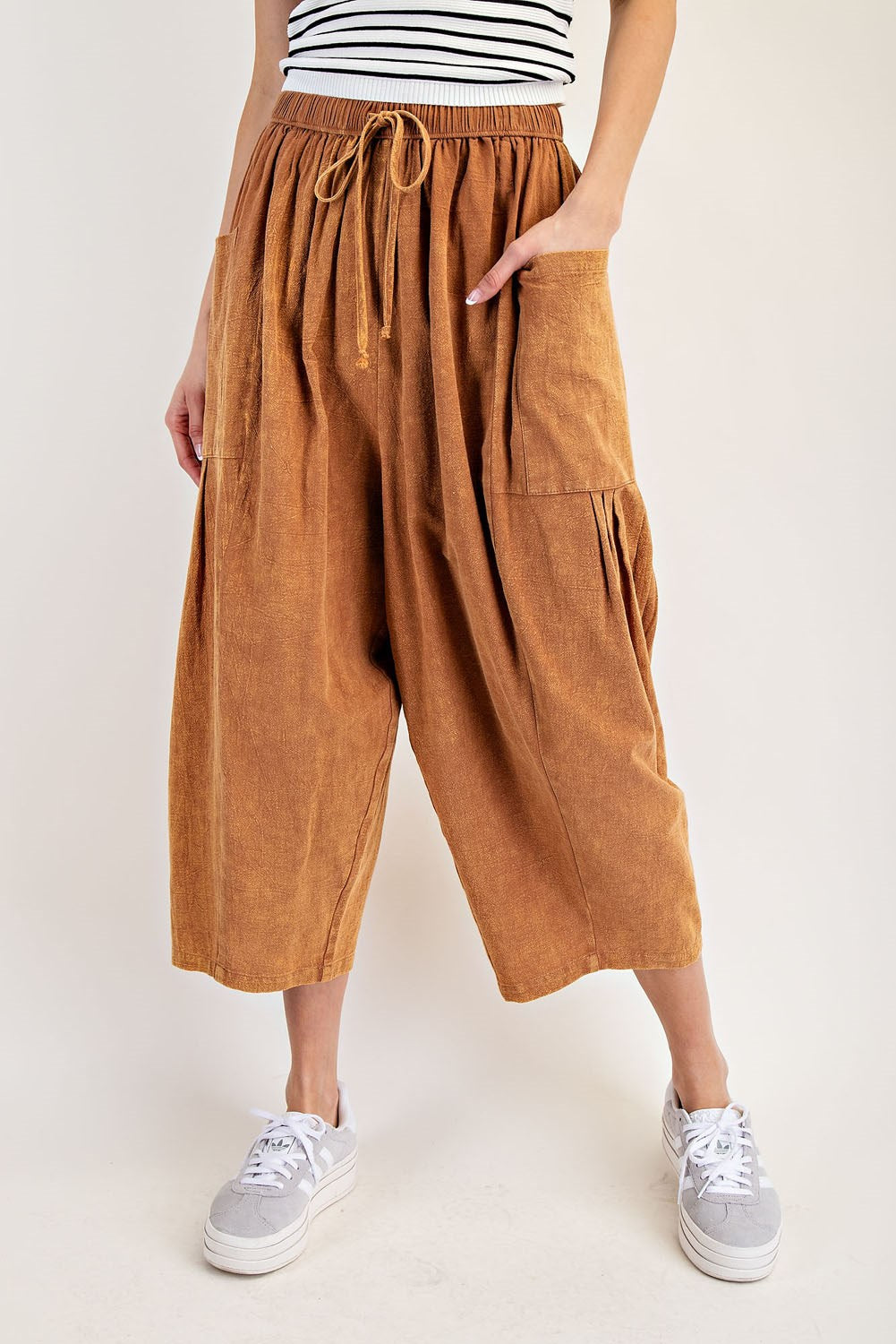 Side Pocket Cropped Pants