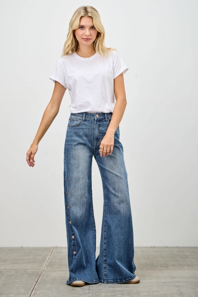 High Rise Wide Leg w/ Rivets Jeans