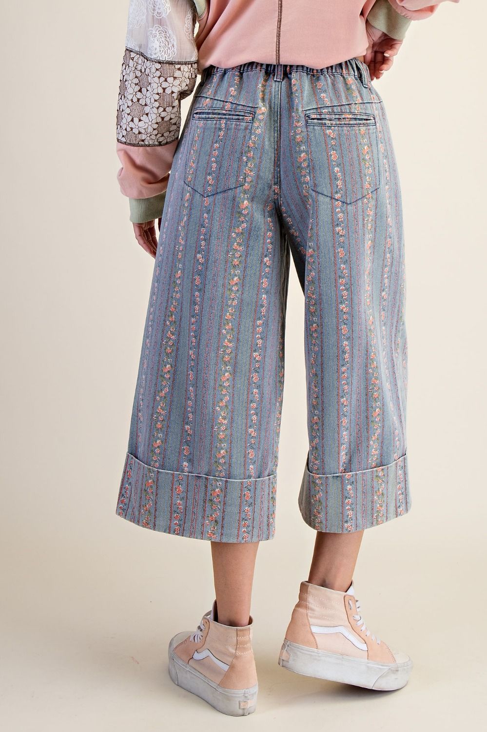 Floral Print Denim Capri Pants